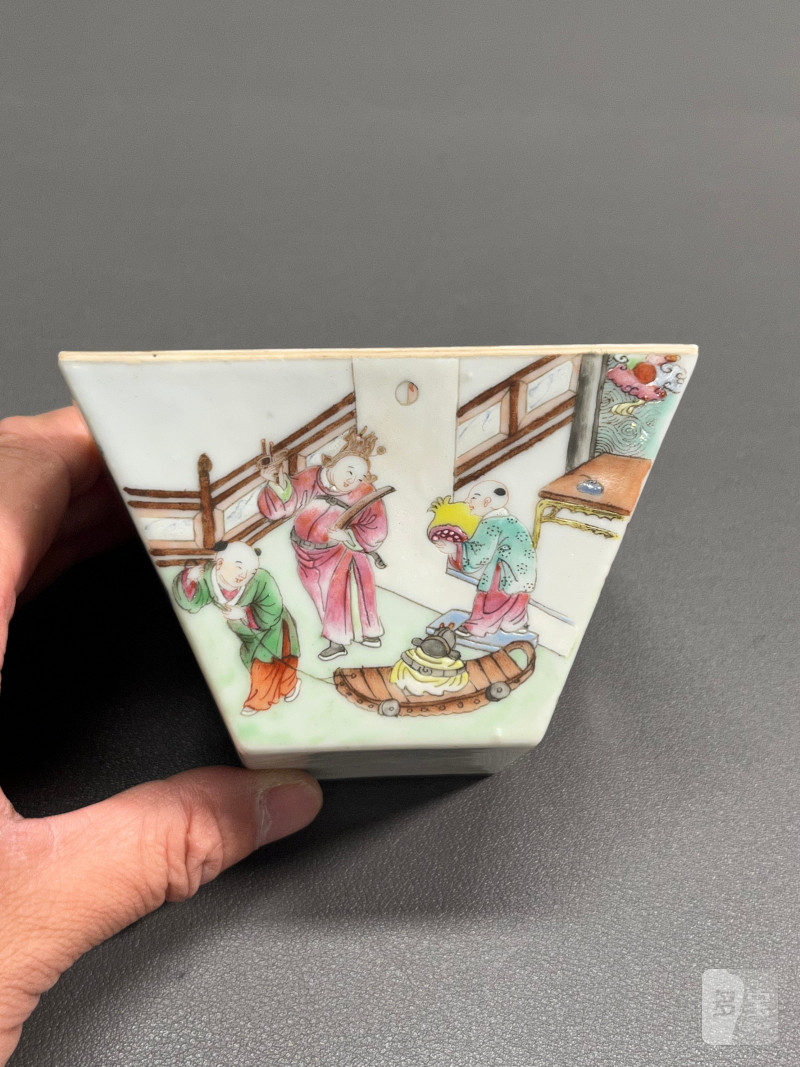 清嘉庆  粉彩婴戏图斗方杯 - 图5